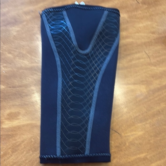 P-TEX Black Knee Compression Sleeve with Green Accents - Picture 4 of 4